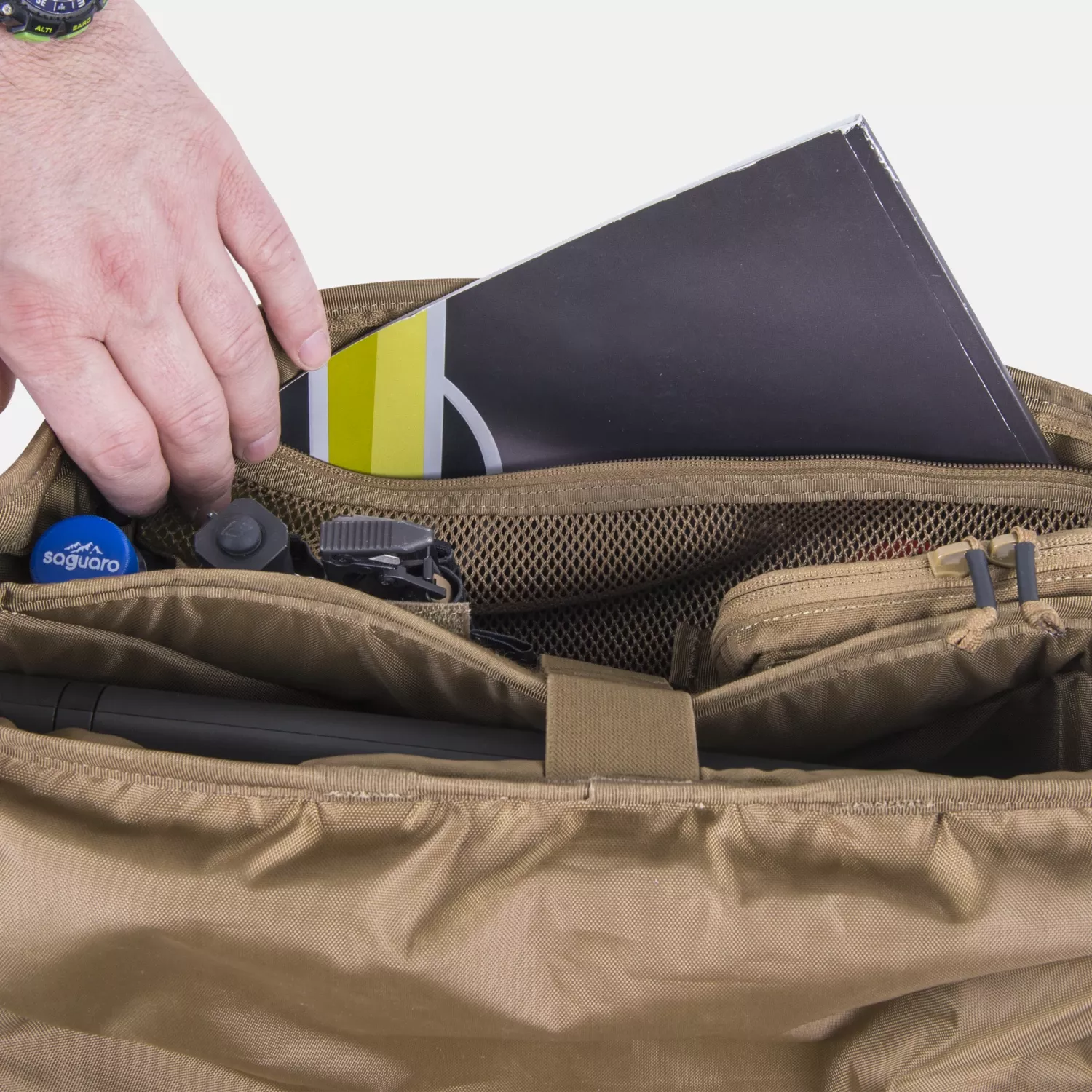 Большая сумка Urban Courier из ткани Cordura (Urban Courier Large Bag - Cordura®) — посадка на фигуре